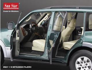 Mitsubishi Pajero V73, green metallic SunStar Metallmodell 1:18